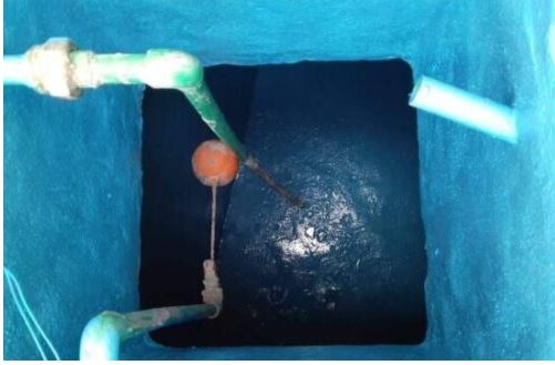 فريق عمل محترف في تعقيم خزانات المياه